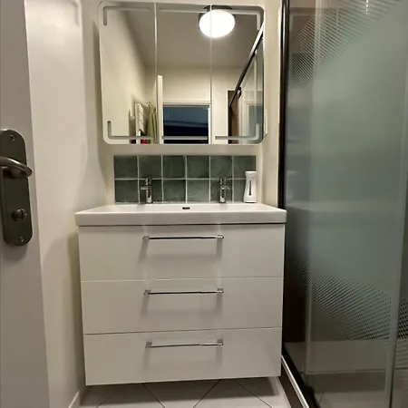 Beautiful With 3 Balconies *