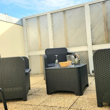 Beautiful With 3 Balconies