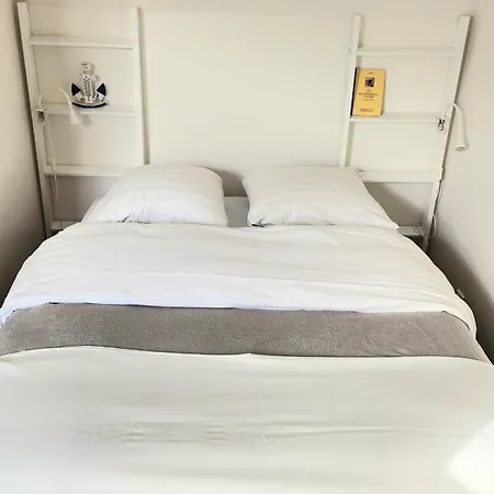 Beautiful With 3 Balconies Apartment *