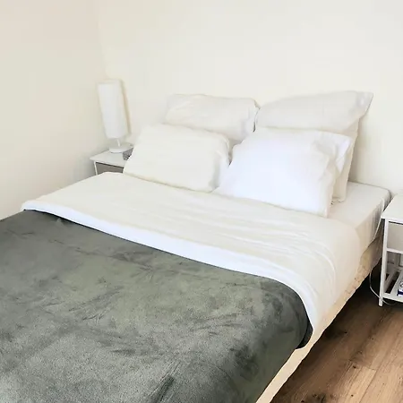 Beautiful With 3 Balconies *