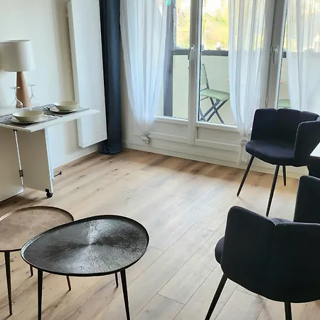 Apartment Beautiful With 3 Balconies *