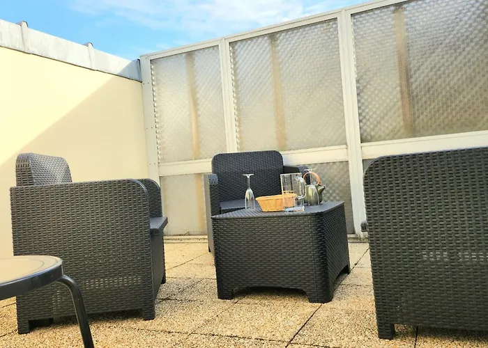 Beautiful With 3 Balconies