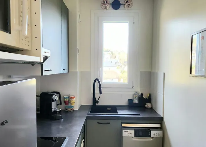 Beautiful With 3 Balconies *